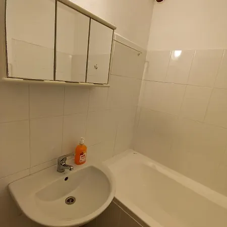 Apartment Moss's Economy