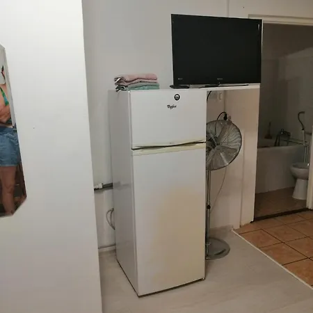 Moss's Economy Apartment