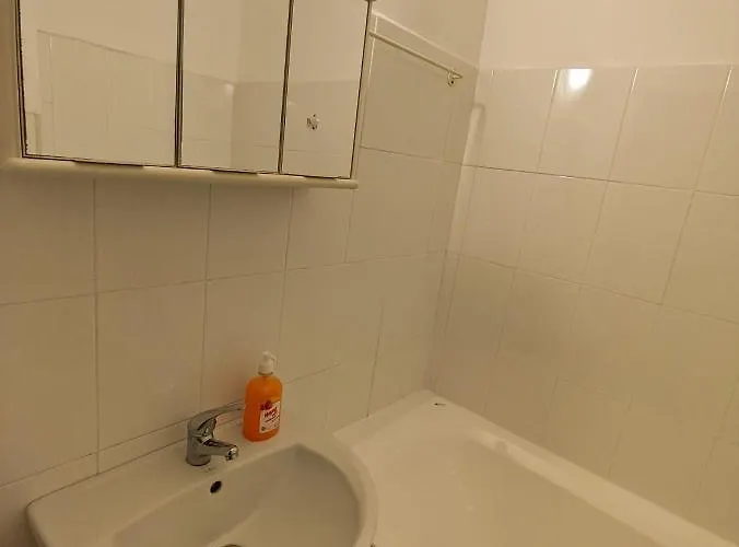 Apartment Moss's Economy